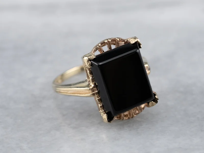 Fiber edge rings-Scalloped Gold Vintage Black Onyx Ring