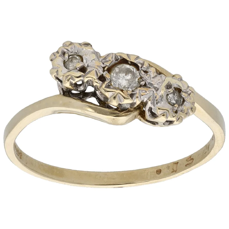 Subtle filigree rings-9ct Gold 0.09ct Diamond Trilogy Ring Size P