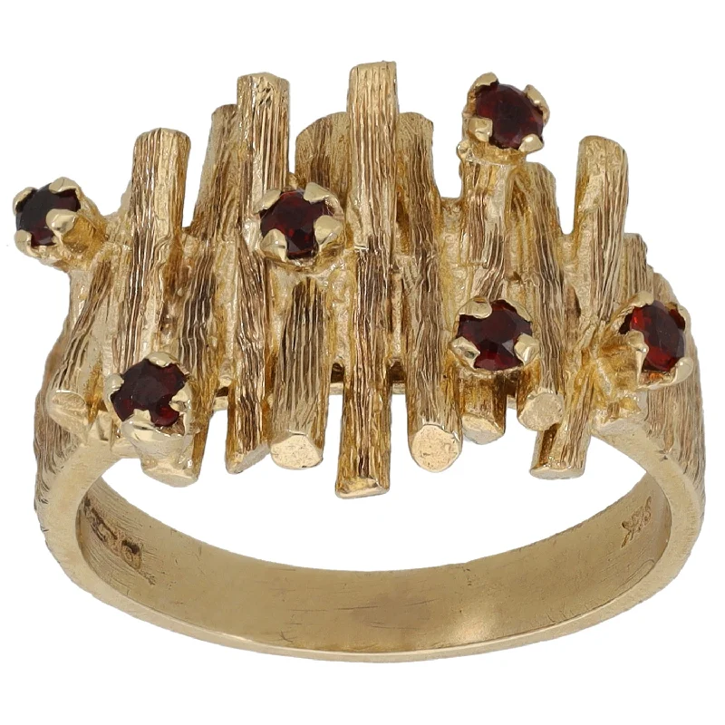 Clustered stone rings-9ct Gold Garnet Dress/Cocktail Ring Size N