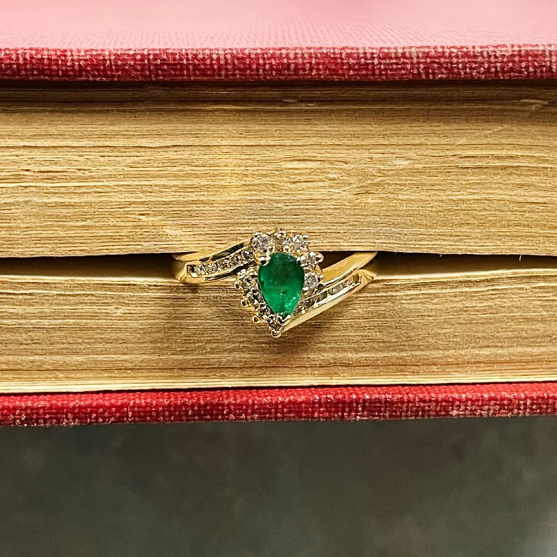 Woven motif rings-ESTATE 14K YELLOW GOLD DIAMOND AND PEAR-SHAPED EMERALD RING