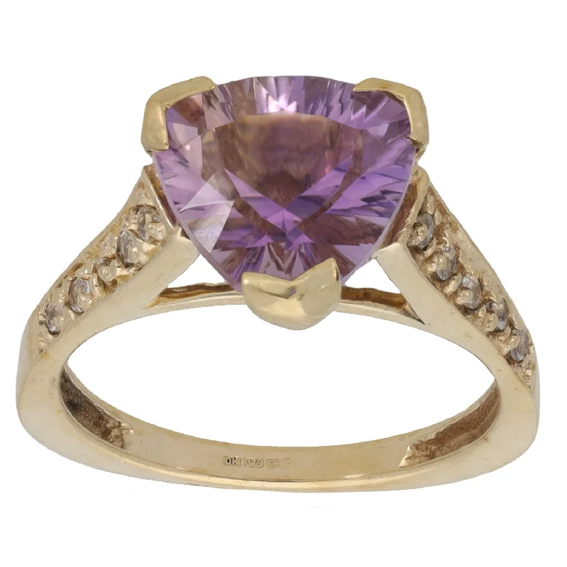 Subtle accent rings-9ct Gold Amethyst & Topaz Single Stone Ring with Accent Stones Size N