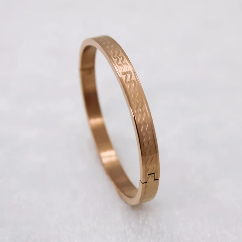 Pinch clasp bracelets-Curved Line Pattern Rose Gold Bracelet For Women